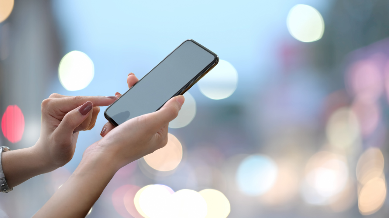 womans hands holding a smartphone